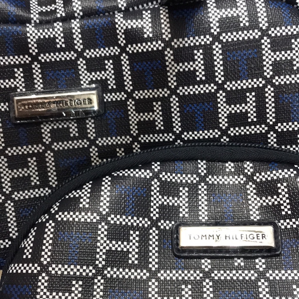 Tommy Hilfiger makeup bag w/ travel sz bag. excellent condition - Picture 3 of 7